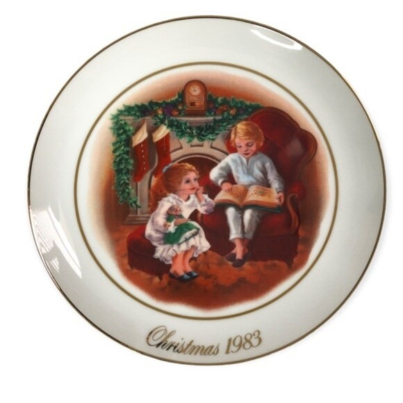 Avon Vintage 24k Gold Trim 3rd Edition 1983 Christmas Memories Collectable Plate - Picture 1 of 4